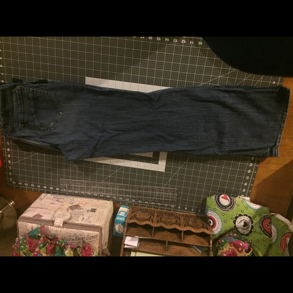 Maternity capris